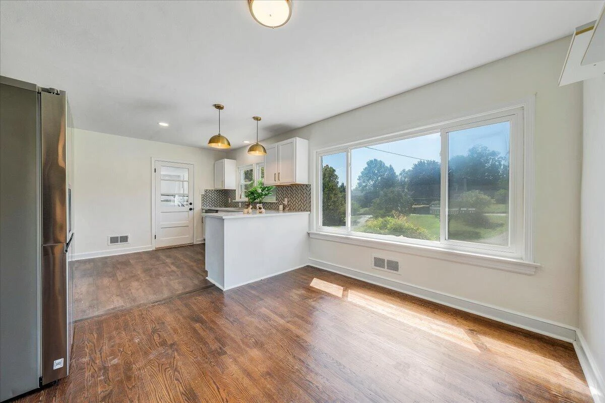 3417 Windsor RD SW - Photo 11