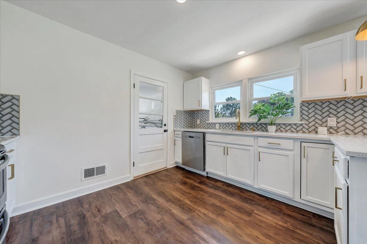 3417 Windsor RD SW - Photo 14