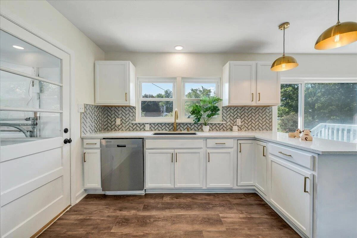 3417 Windsor RD SW - Photo 15