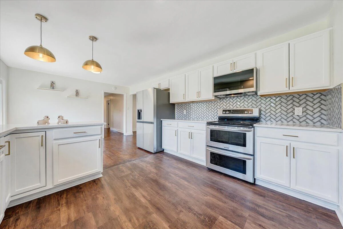 3417 Windsor RD SW - Photo 16