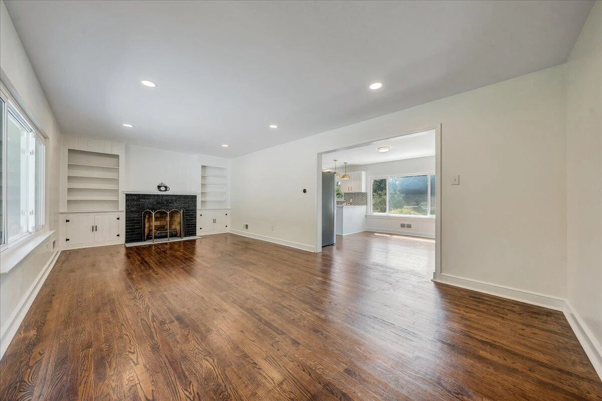 3417 Windsor RD SW - Photo 7