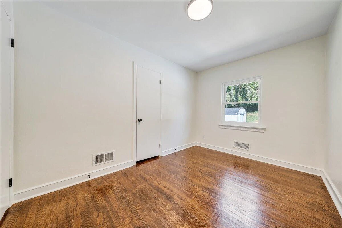 3417 Windsor RD SW - Photo 24