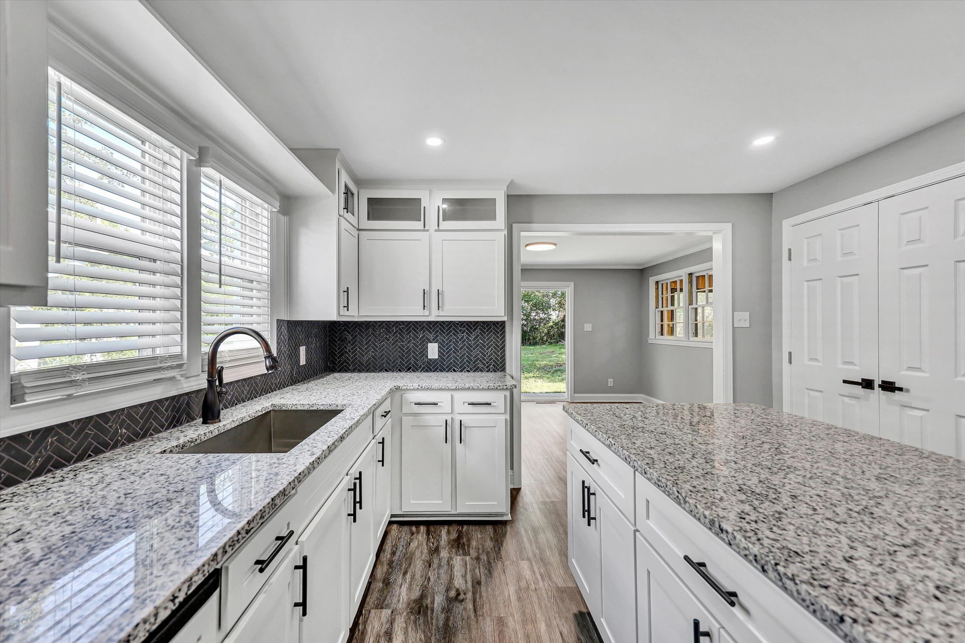 89 Sunrise AVE - Photo 3