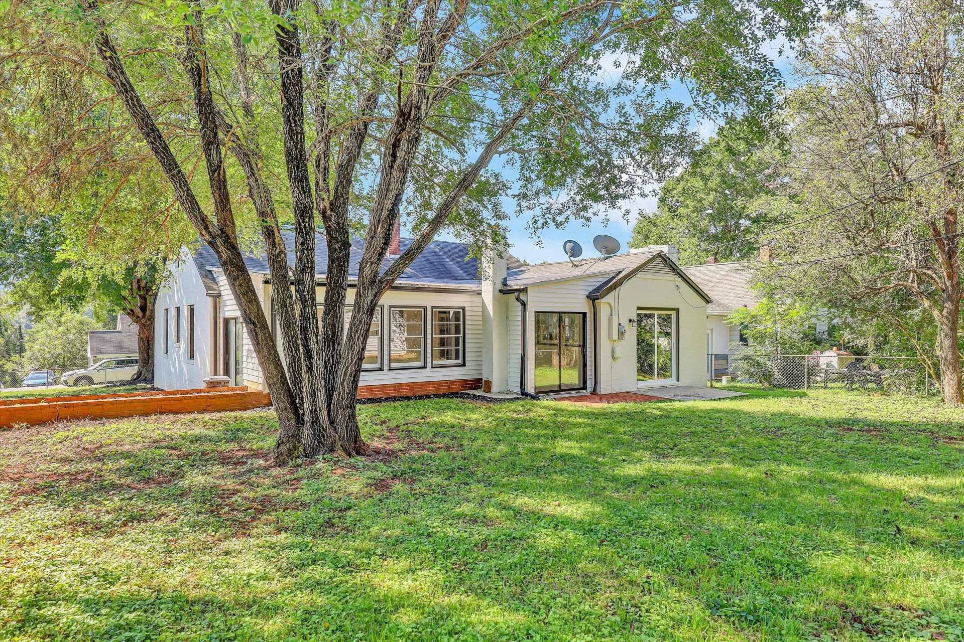 89 Sunrise AVE - Photo 6