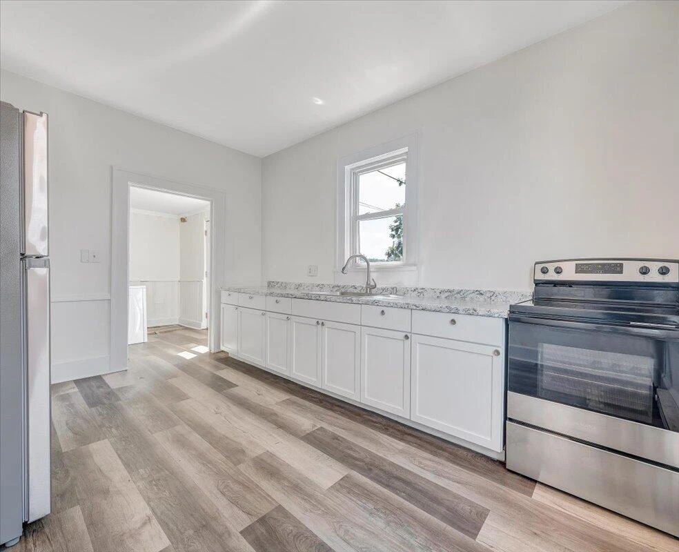 1241 Dale AVE SE - Photo 3