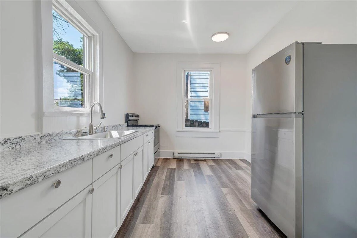 1241 Dale AVE SE - Photo 4