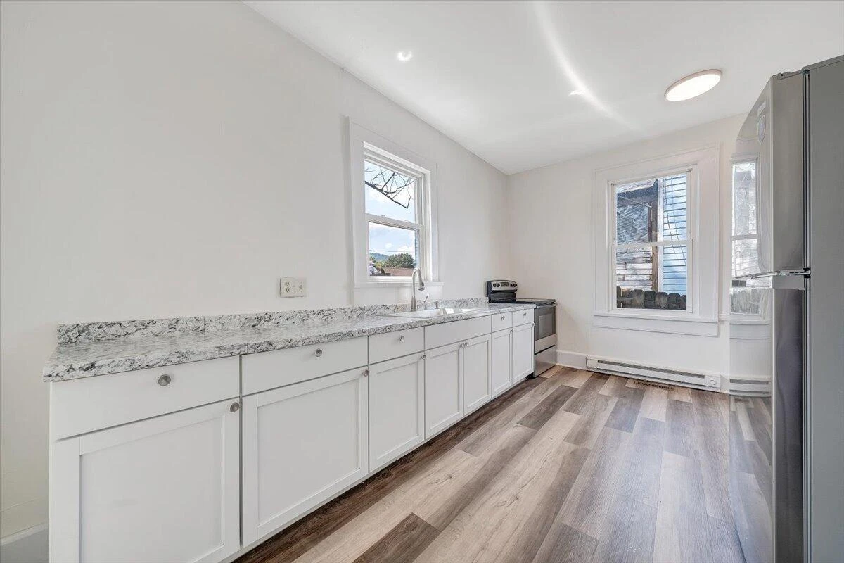 1241 Dale AVE SE - Photo 6
