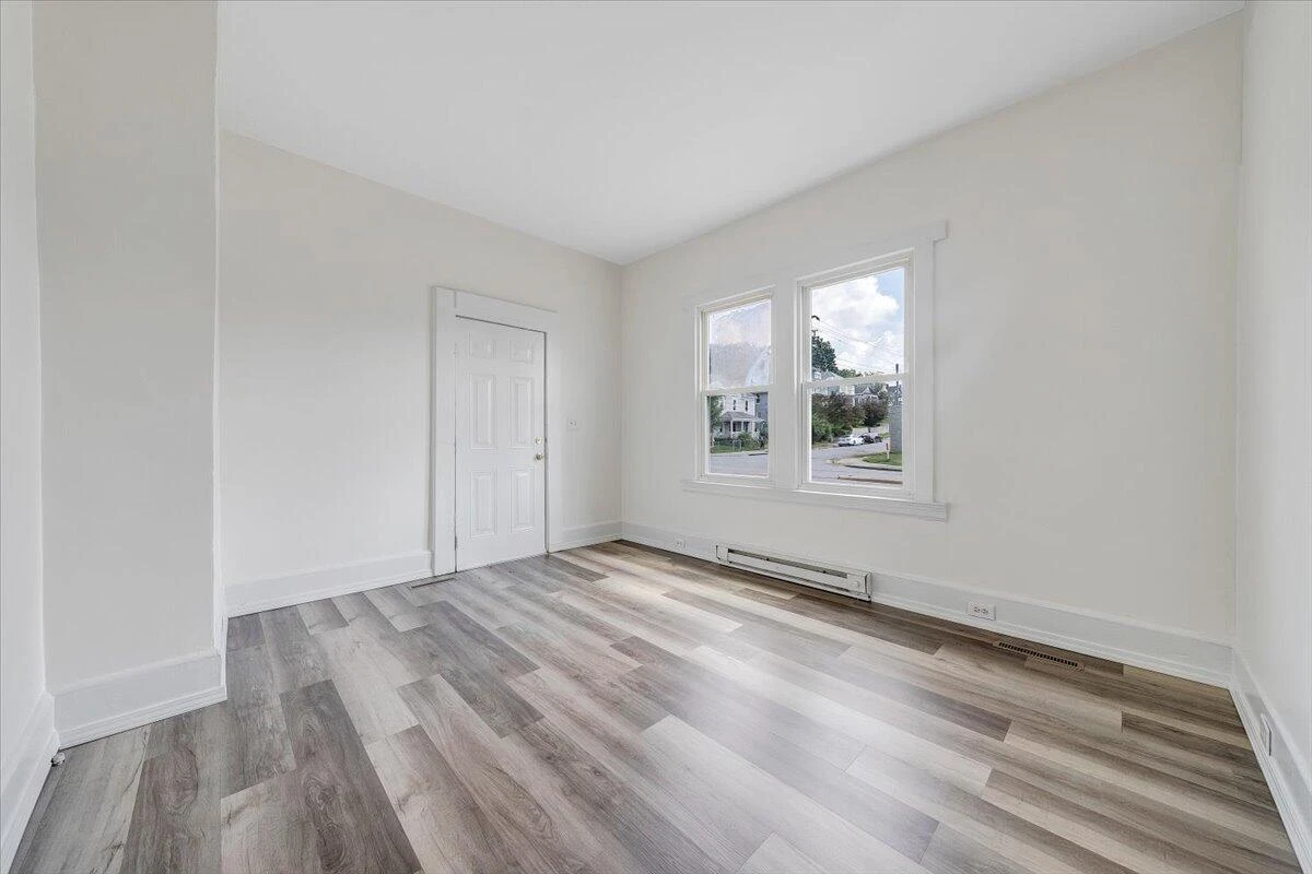 1241 Dale AVE SE - Photo 8