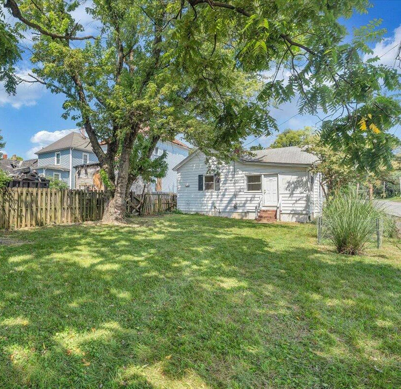 1241 Dale AVE SE - Photo 19