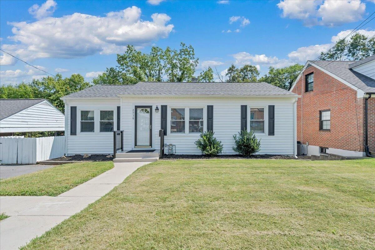 2936 Fleetwood AVE SW - Photo 2