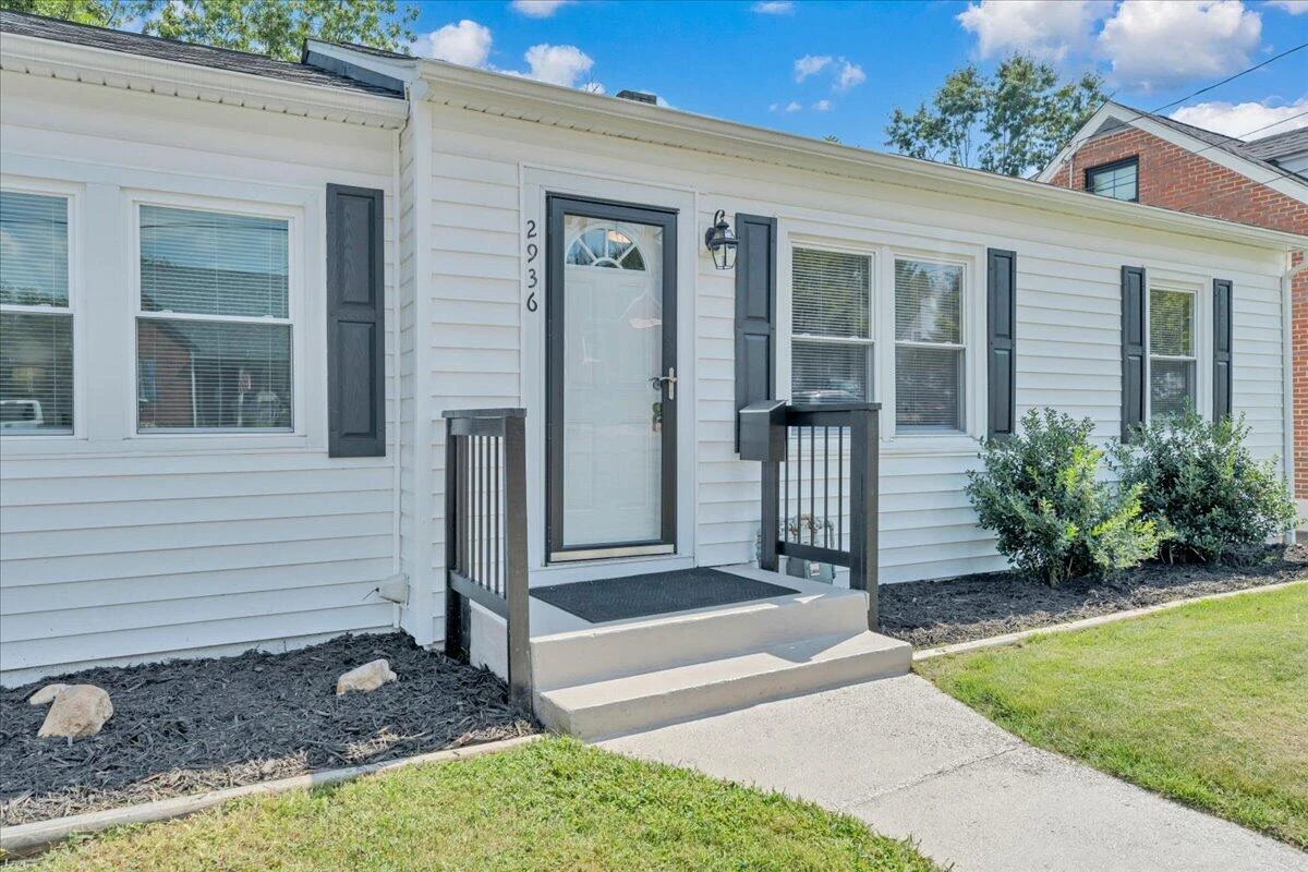 2936 Fleetwood AVE SW - Photo 3