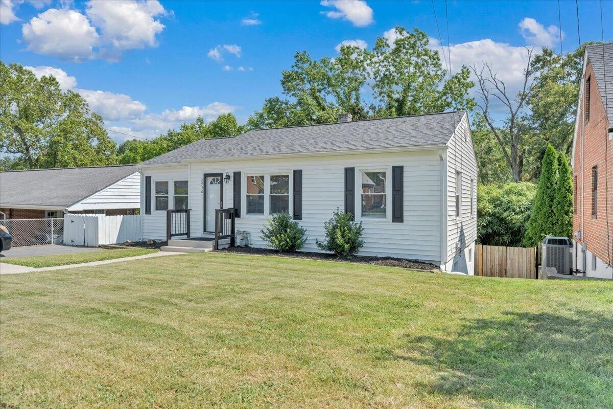 2936 Fleetwood AVE SW - Photo 4