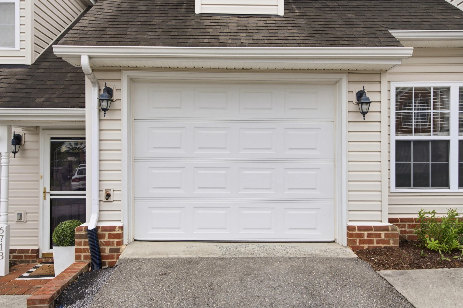 6709 Woodcreeper DR - Photo 32