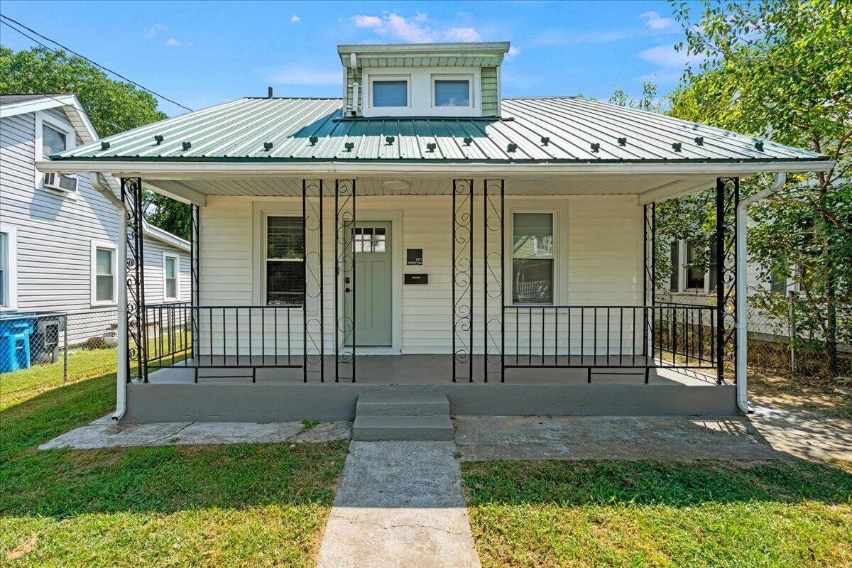 1311 Morton AVE SE - Photo 2