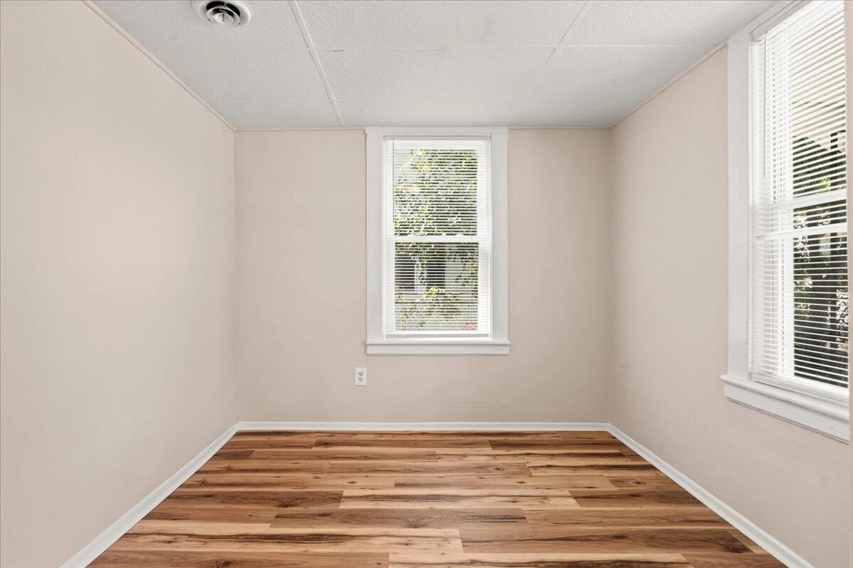 1311 Morton AVE SE - Photo 3