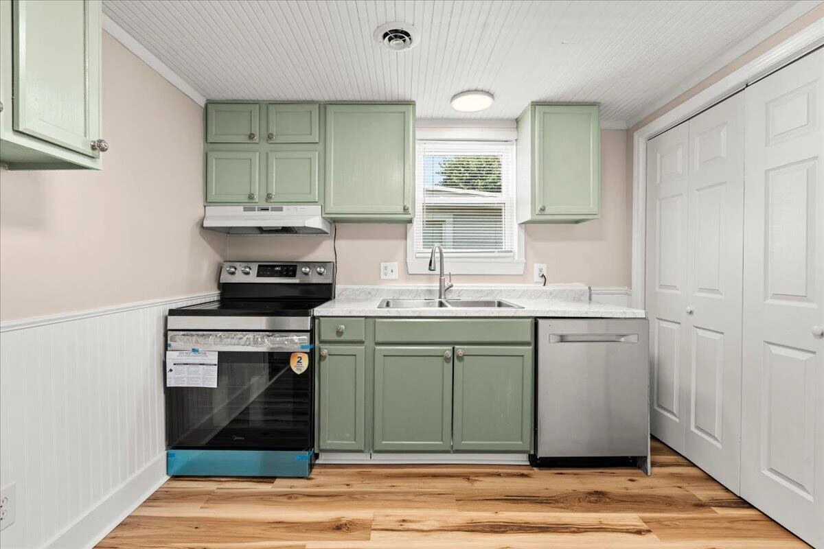 1311 Morton AVE SE - Photo 6