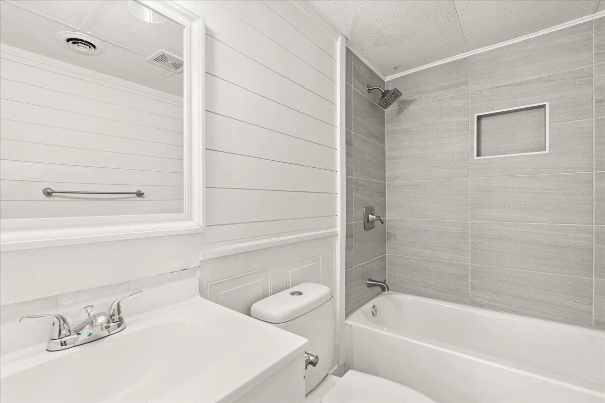 1311 Morton AVE SE - Photo 8