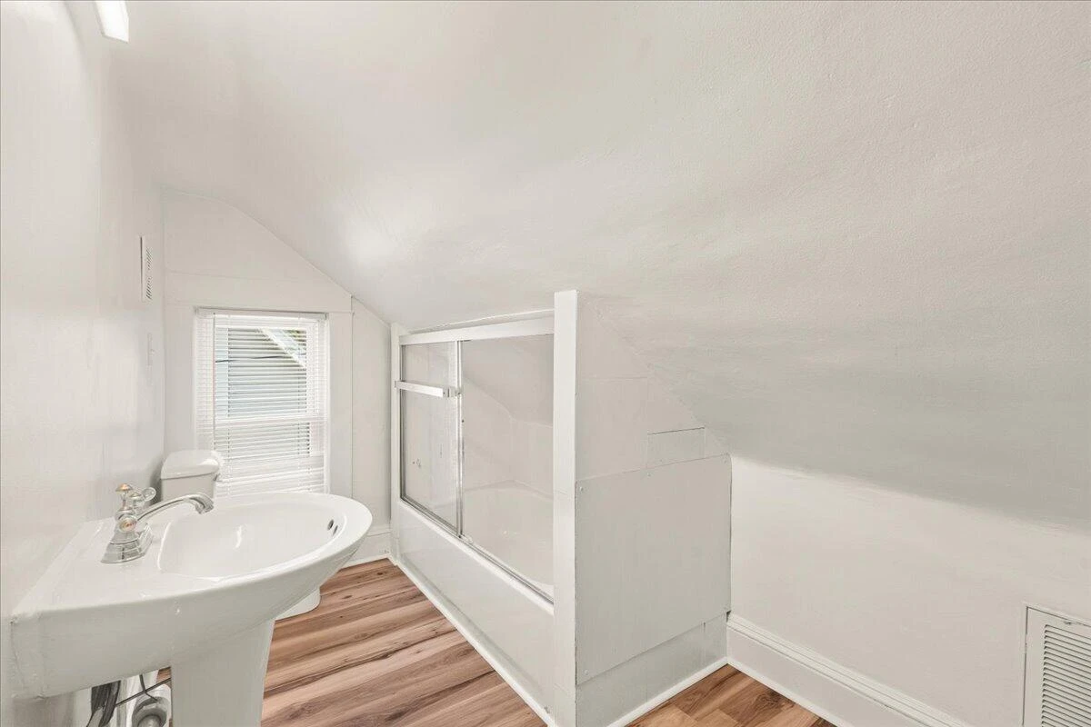 1311 Morton AVE SE - Photo 10