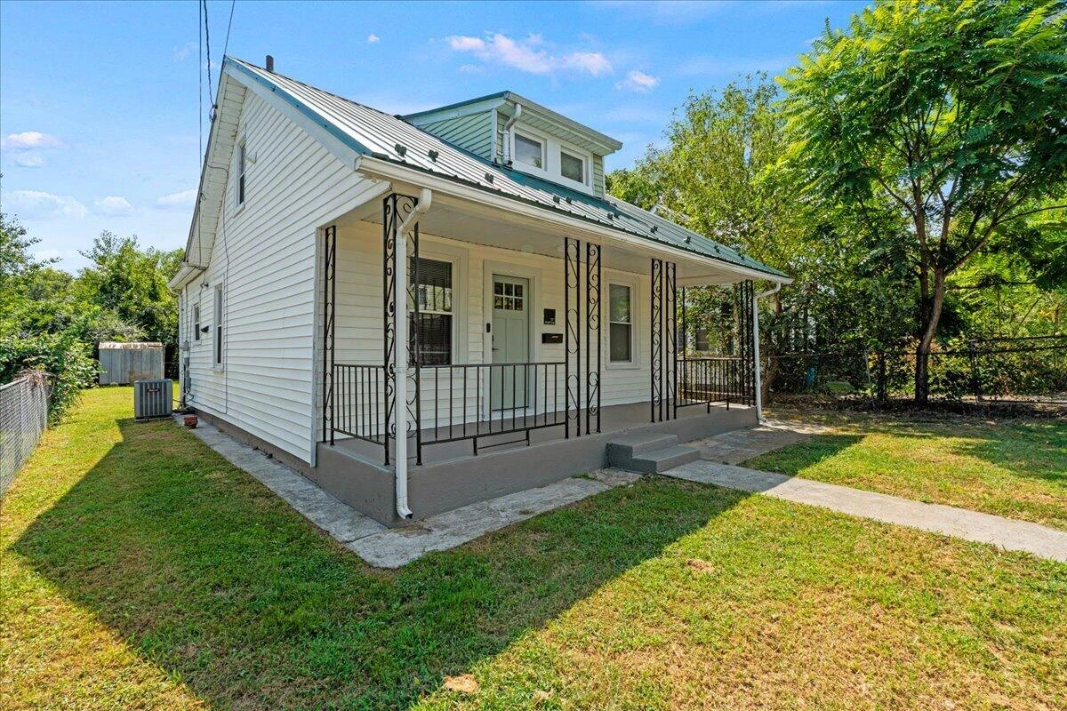 1311 Morton AVE SE - Photo 12