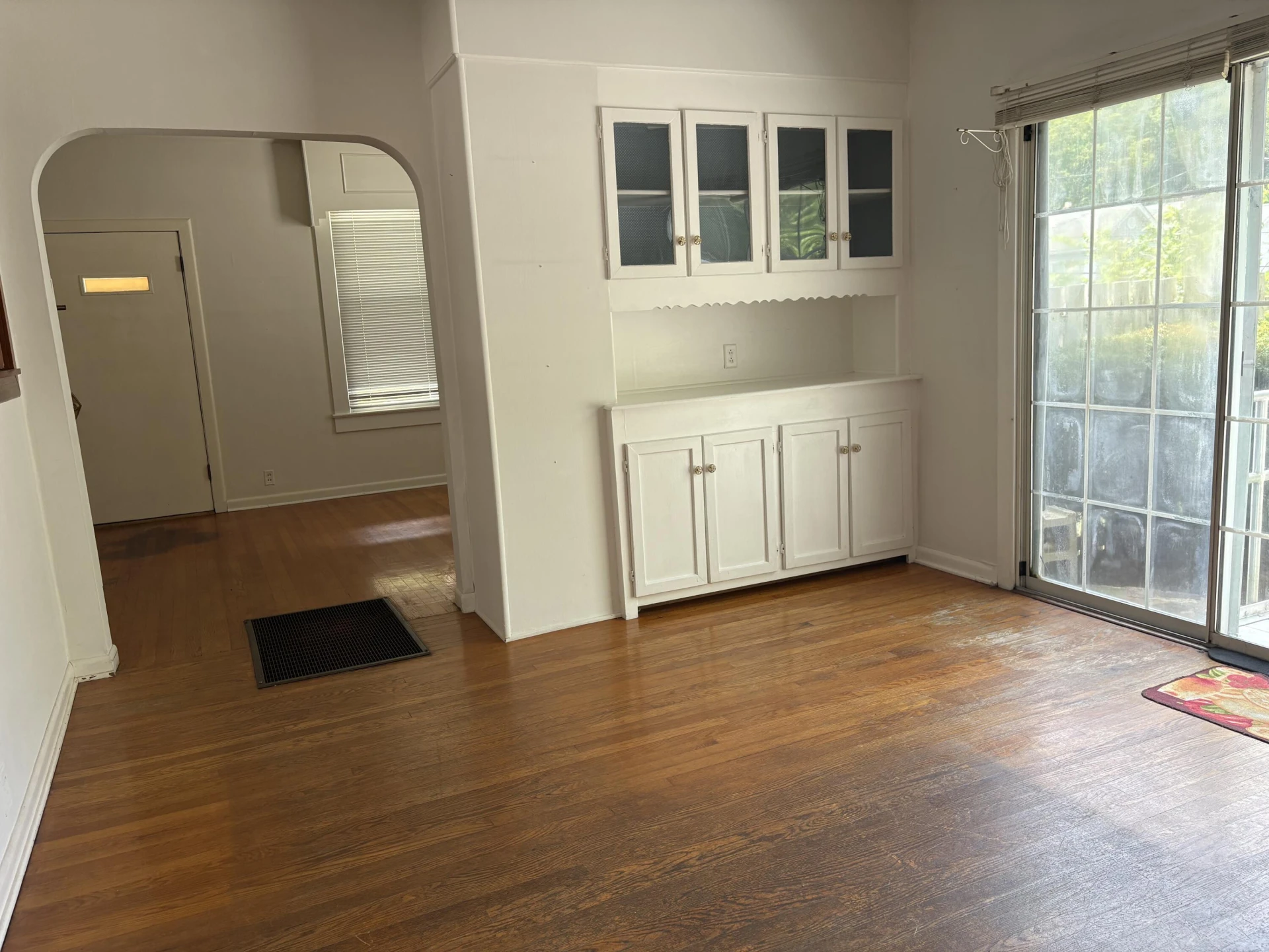 580 Roxbury ST - Photo 6