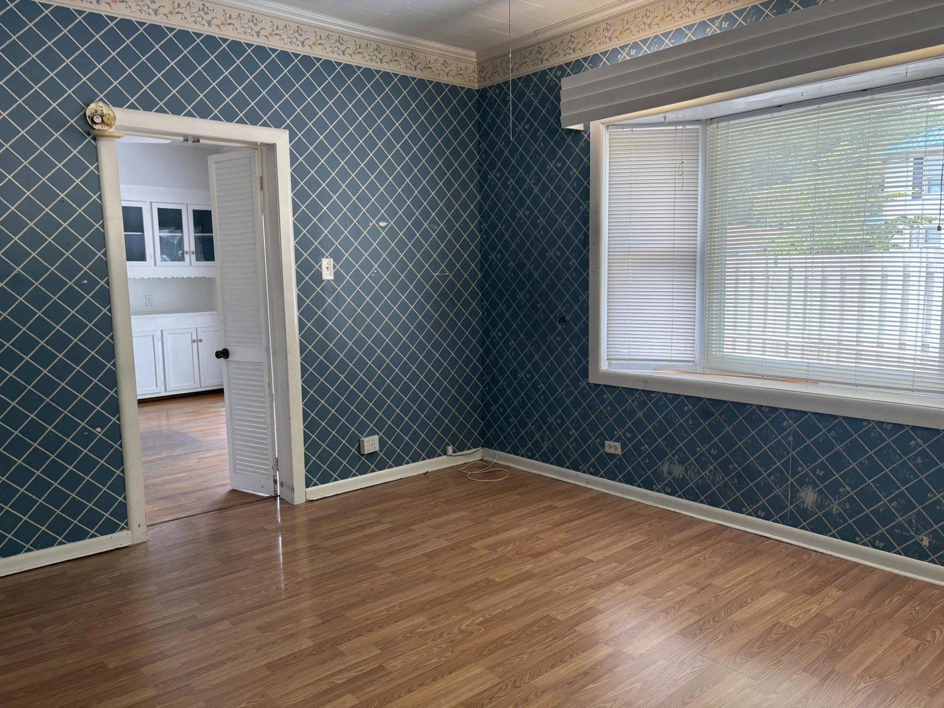 580 Roxbury ST - Photo 8