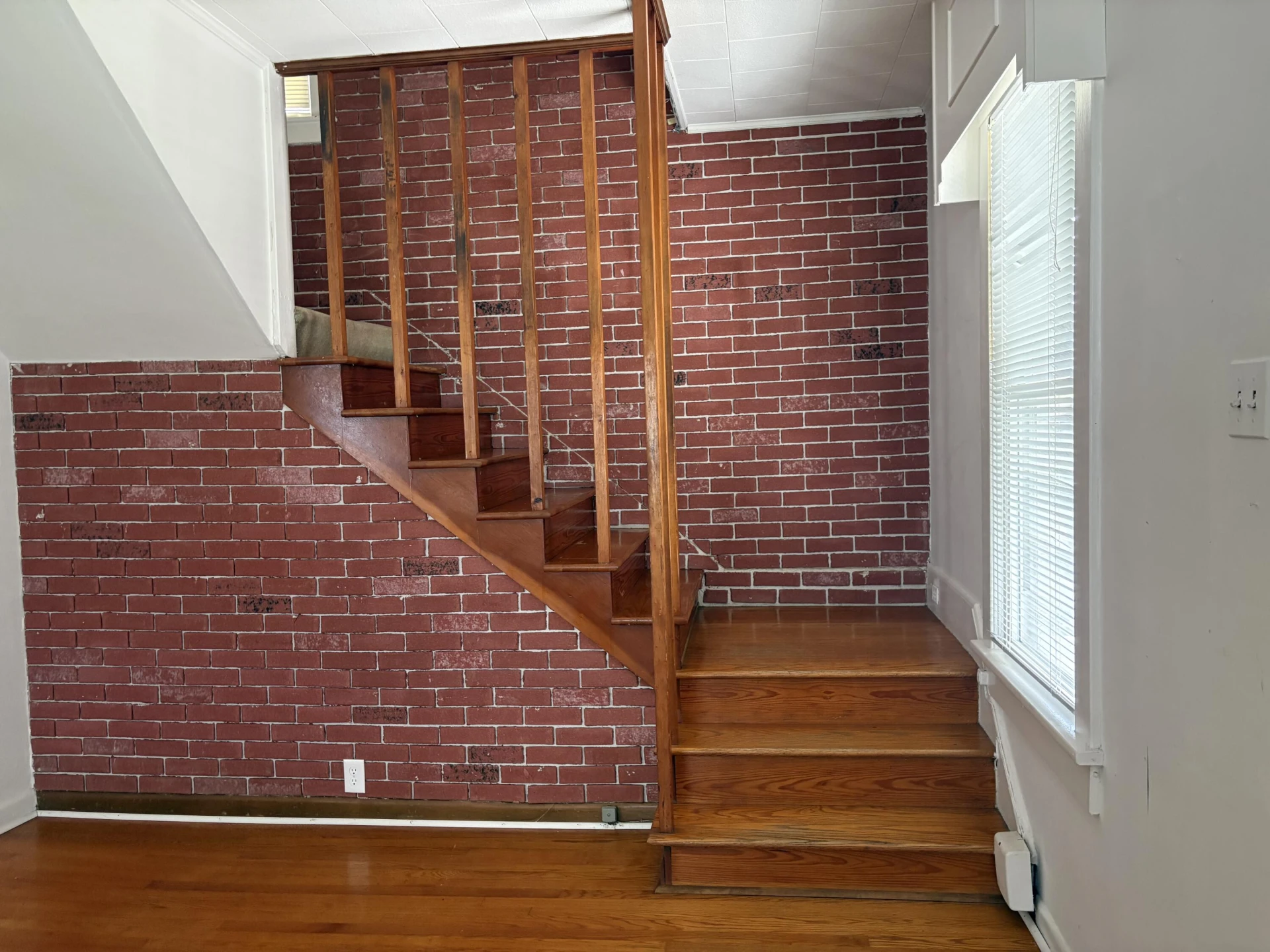 580 Roxbury ST - Photo 13