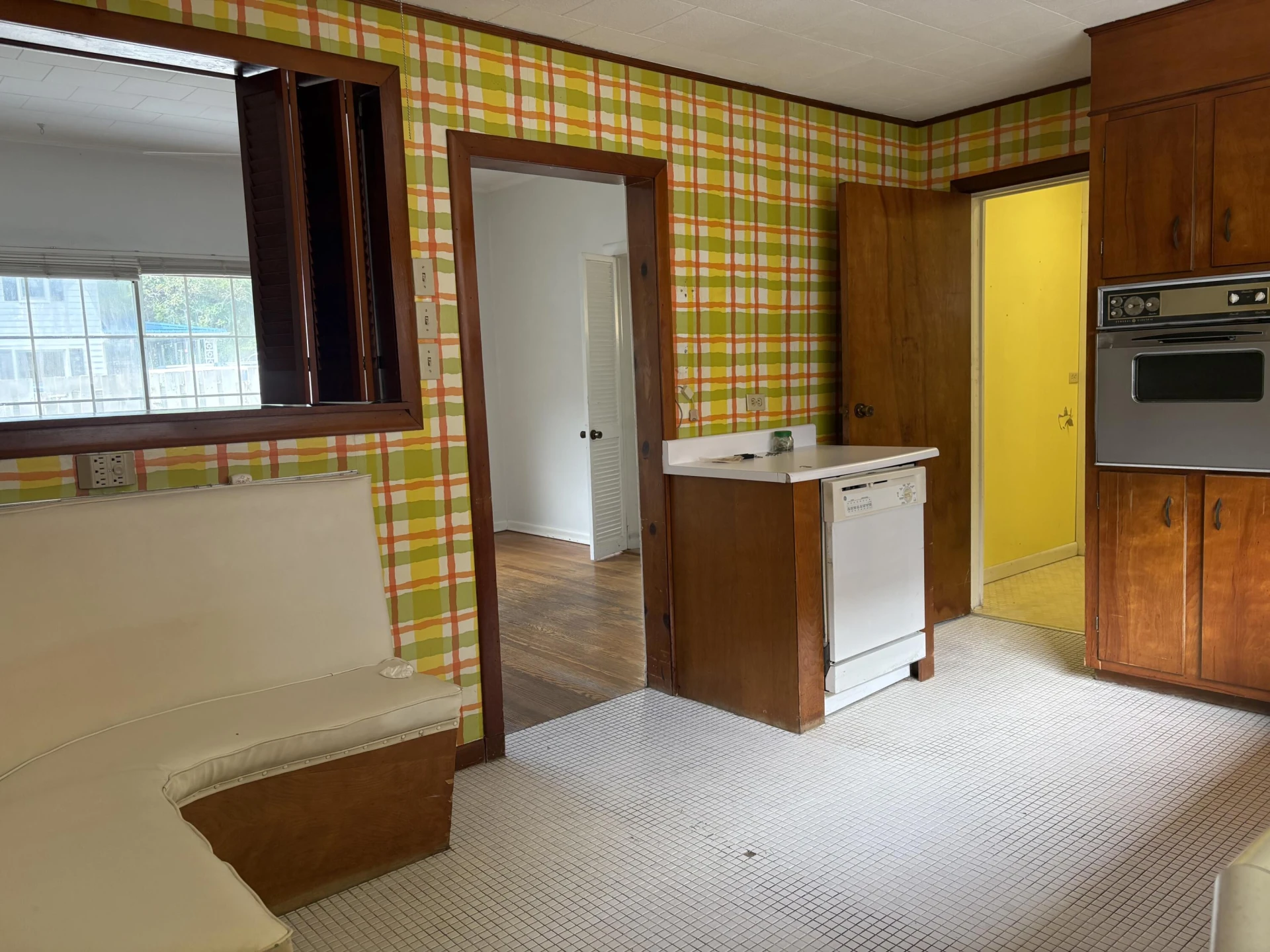 580 Roxbury ST - Photo 15