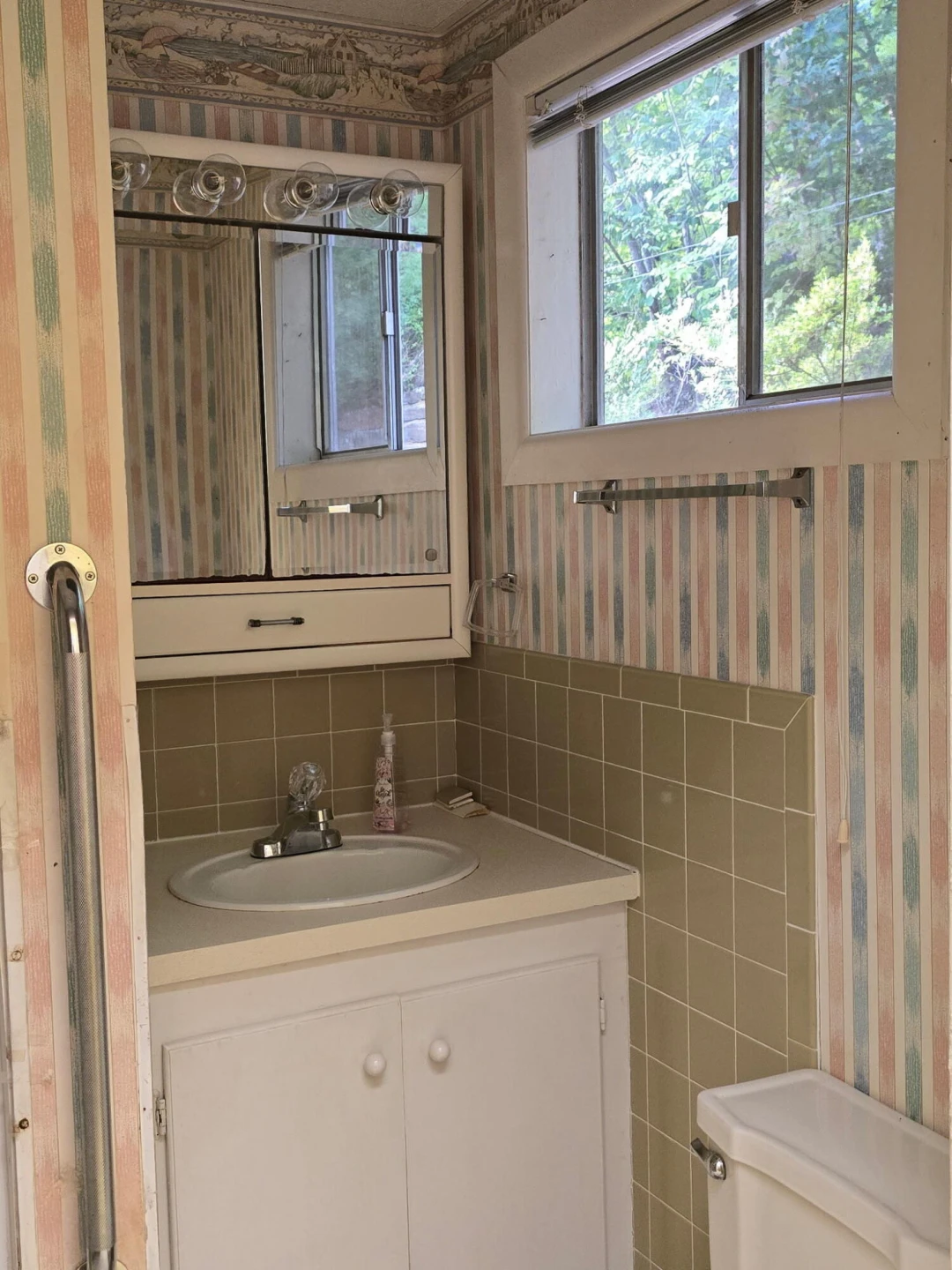 580 Roxbury ST - Photo 21