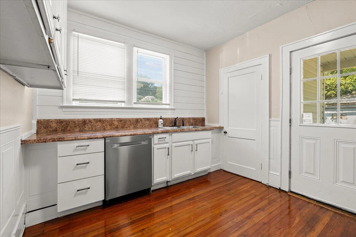 1312 Morton AVE SE - Photo 8