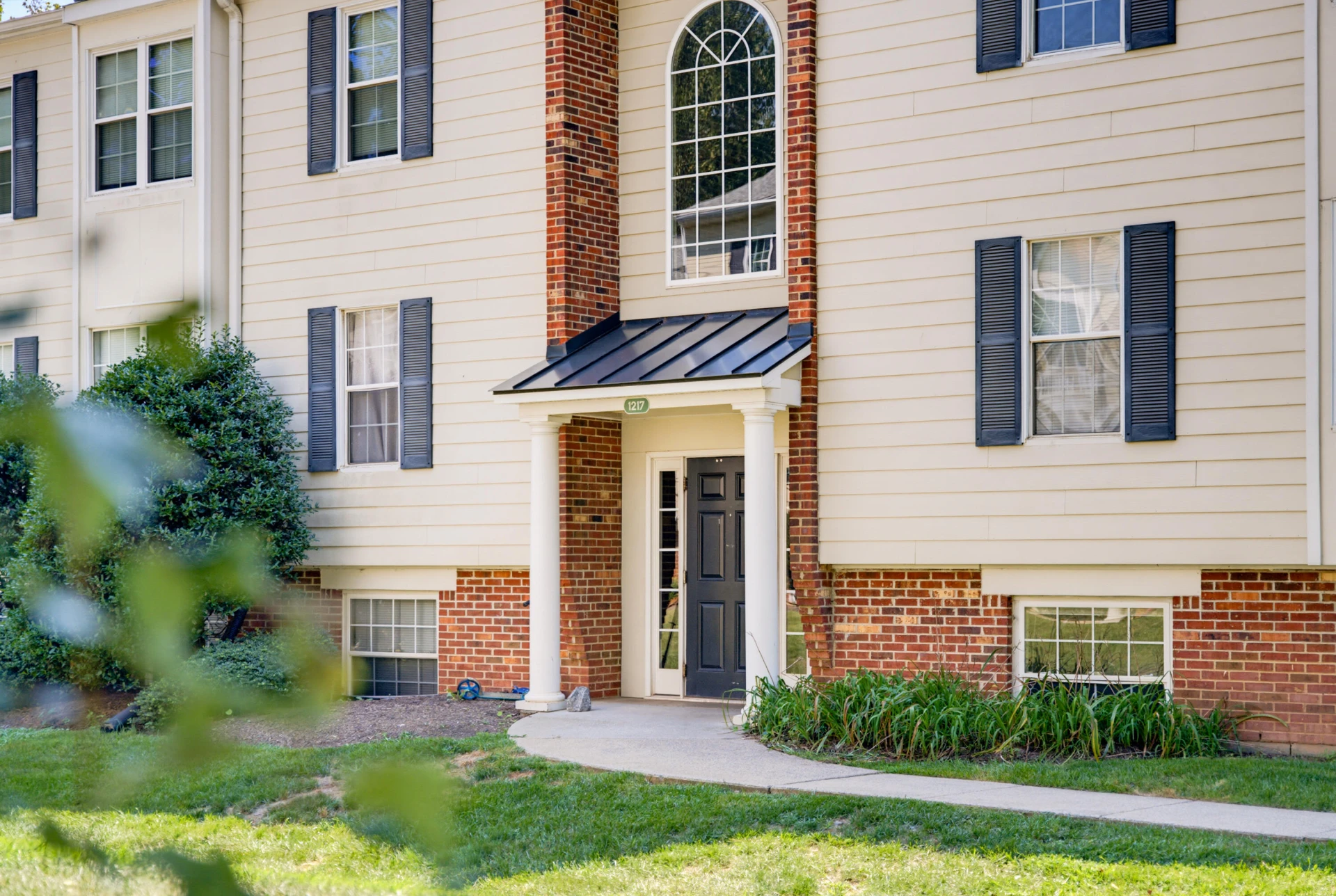 1217 Villa LN #B - Photo 3
