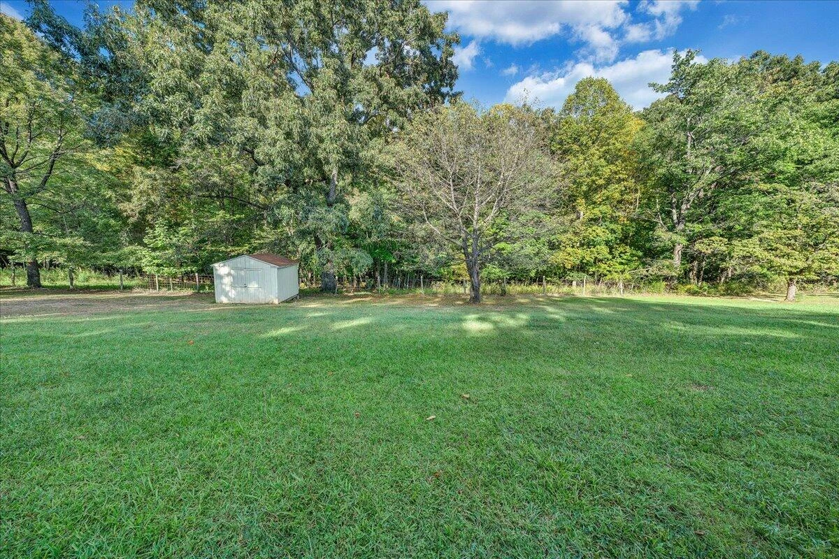 290 Fields AVE - Photo 8