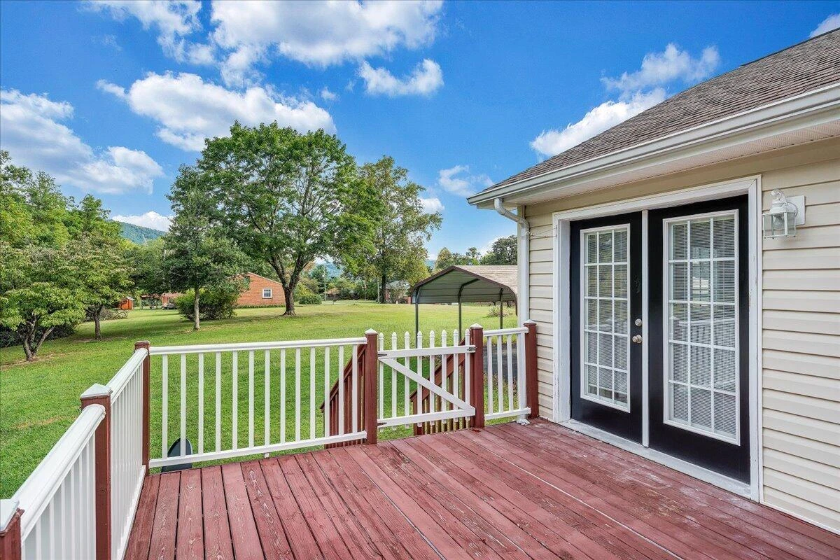 290 Fields AVE - Photo 11