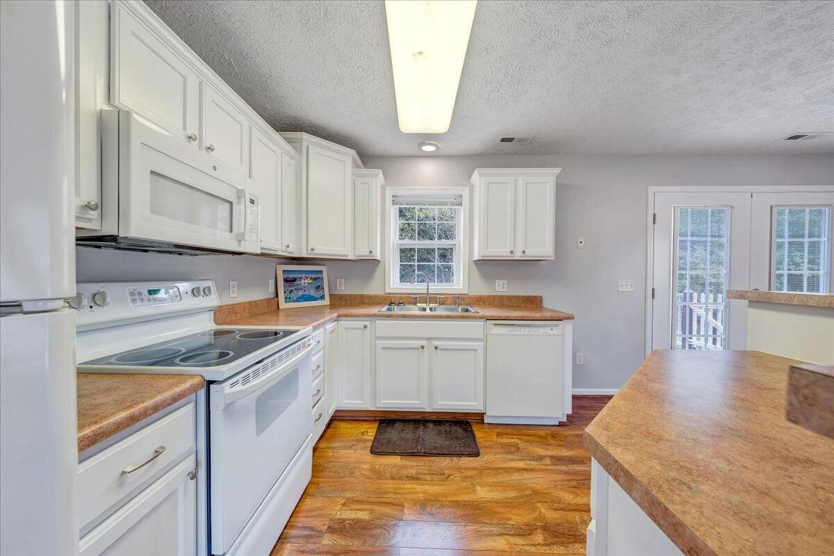 290 Fields AVE - Photo 12