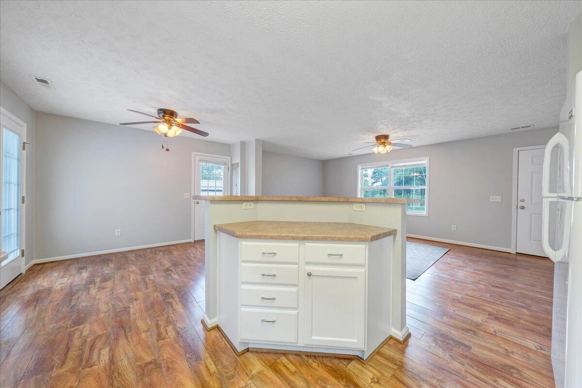 290 Fields AVE - Photo 13