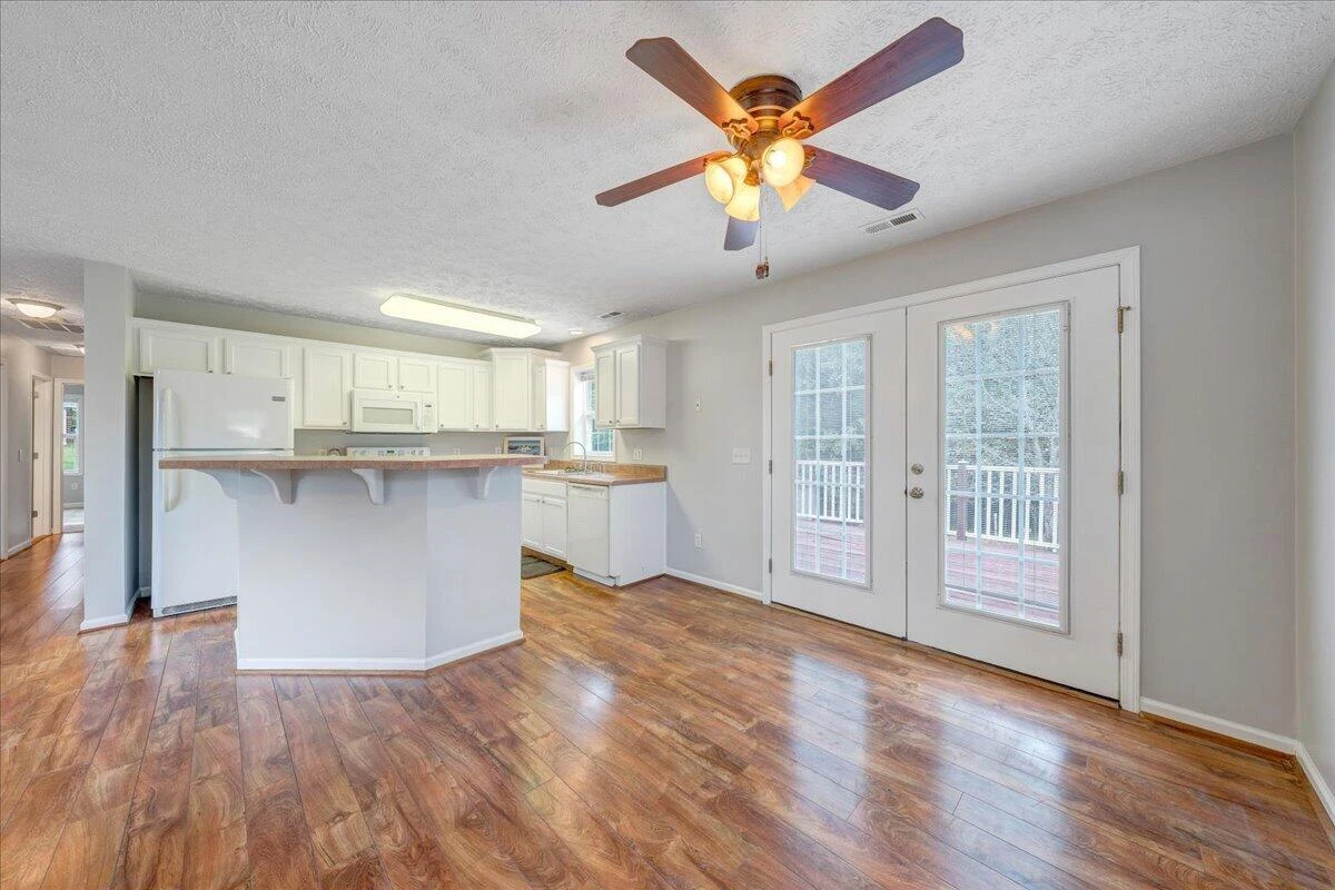 290 Fields AVE - Photo 14