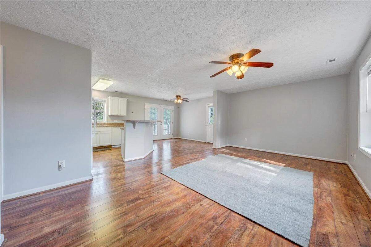290 Fields AVE - Photo 16
