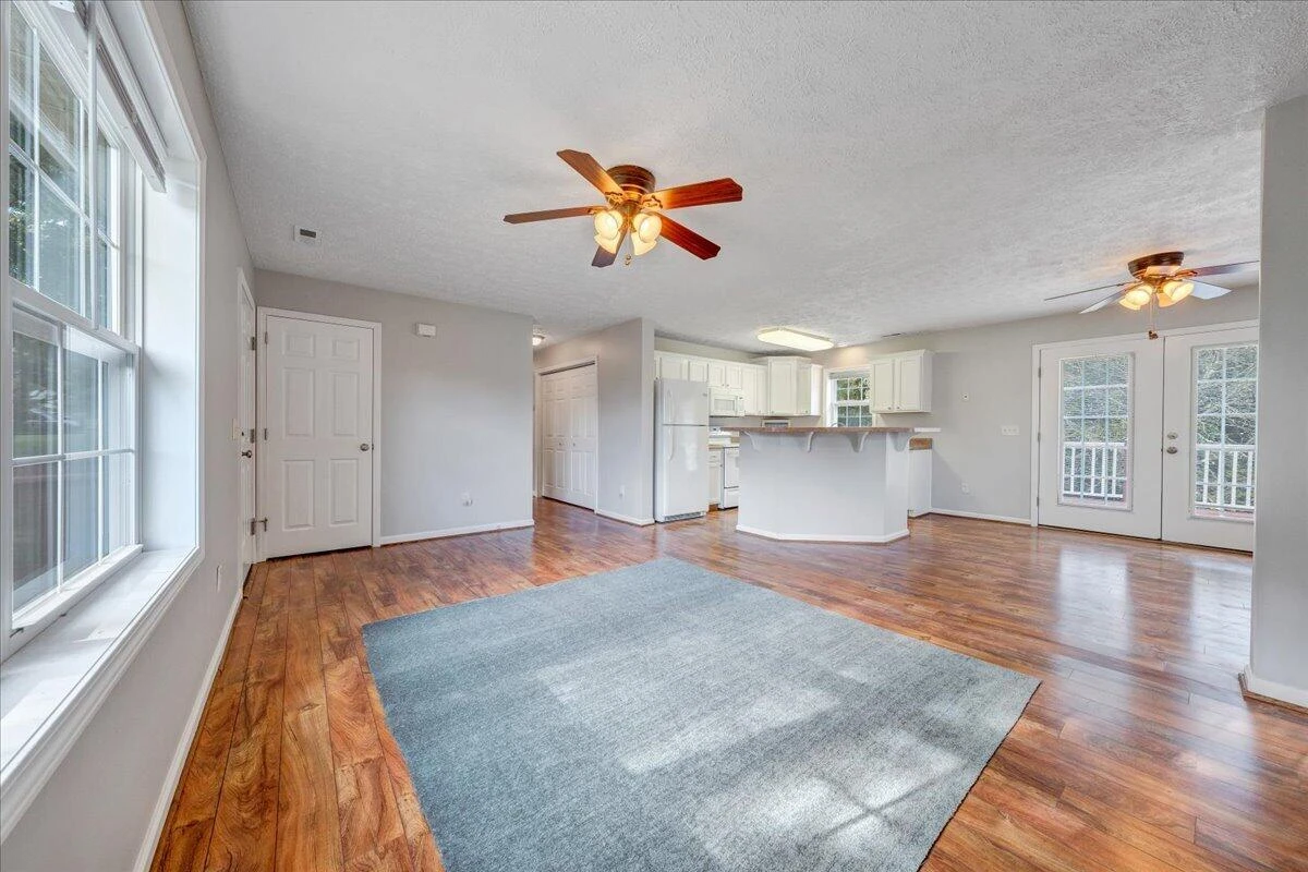 290 Fields AVE - Photo 18