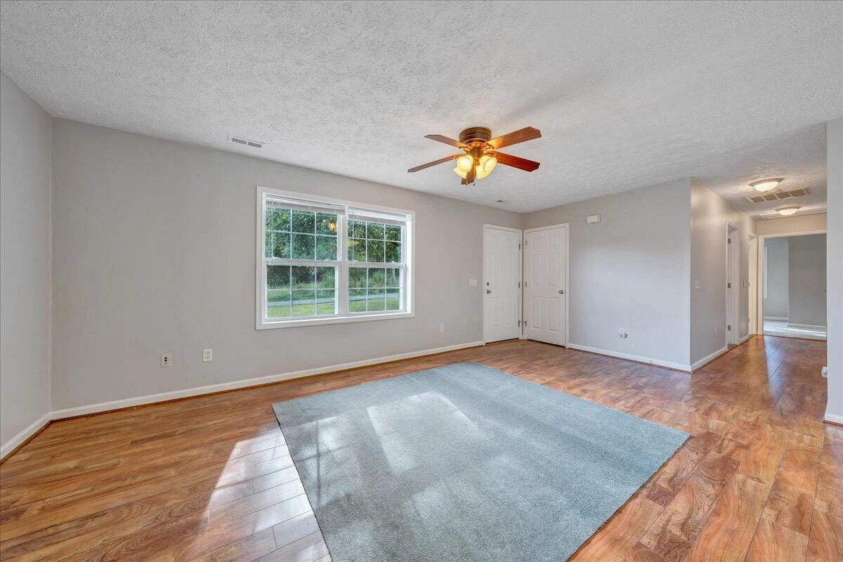 290 Fields AVE - Photo 19