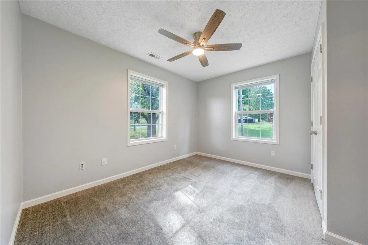 290 Fields AVE - Photo 23