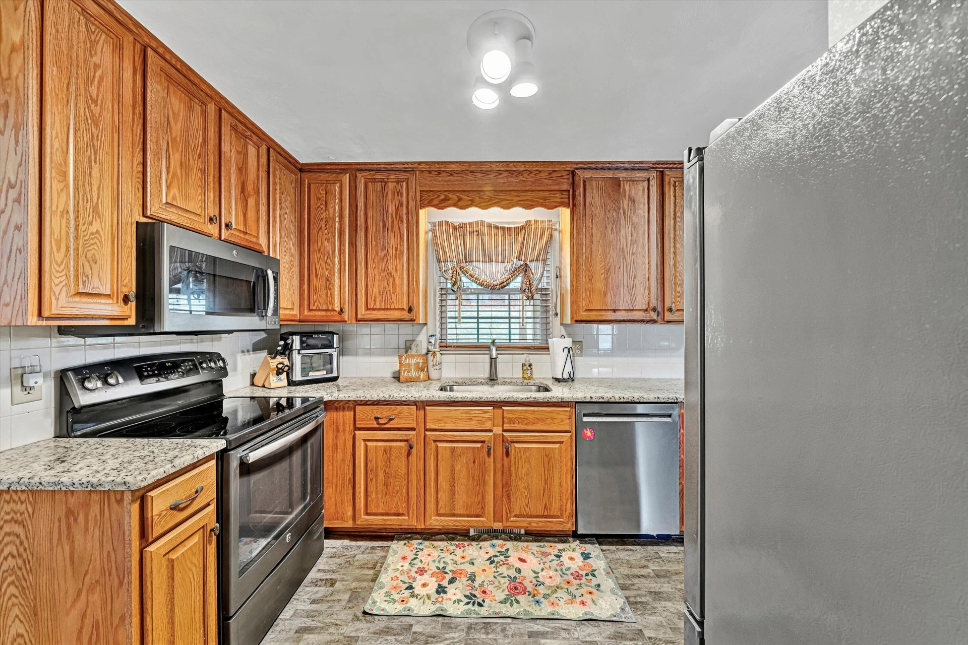 6731 Stonington RD - Photo 10