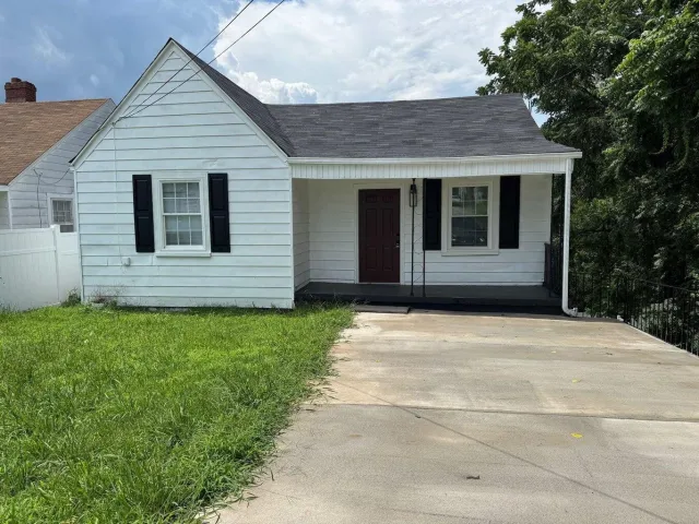 402 S College ST, Martinsville, VA, 24112