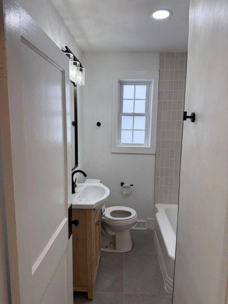 402 S College ST - Photo 5