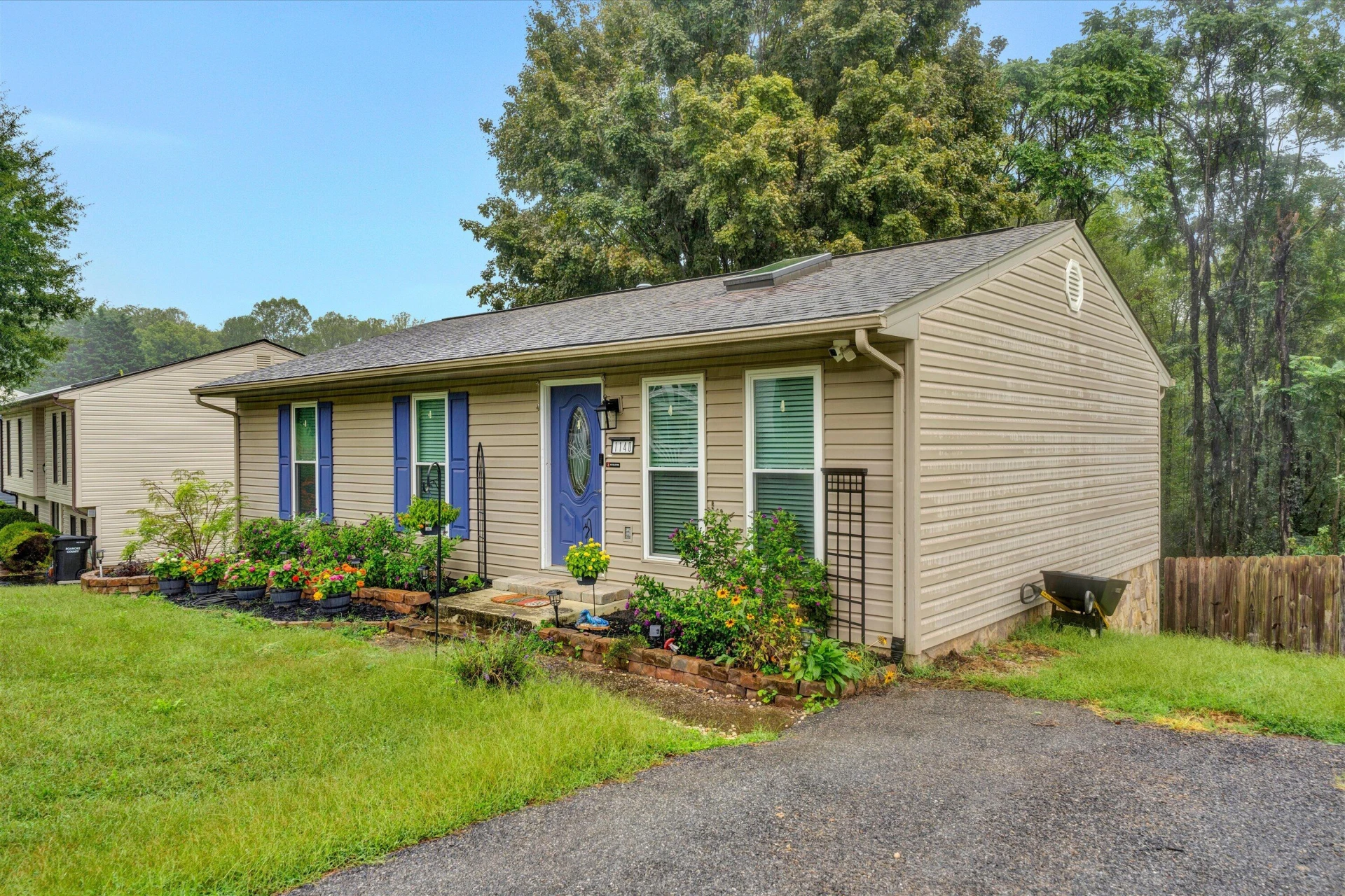 1140 Pedigo LN - Photo 2