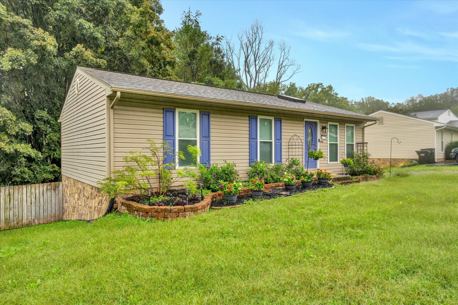 1140 Pedigo LN - Photo 3