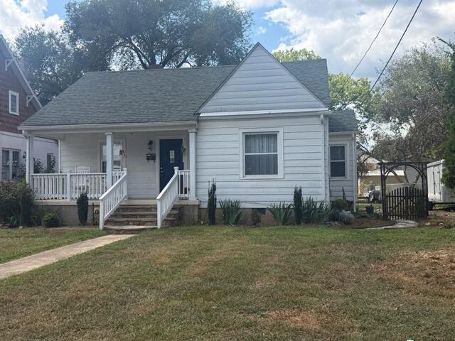 19 Lake AVE