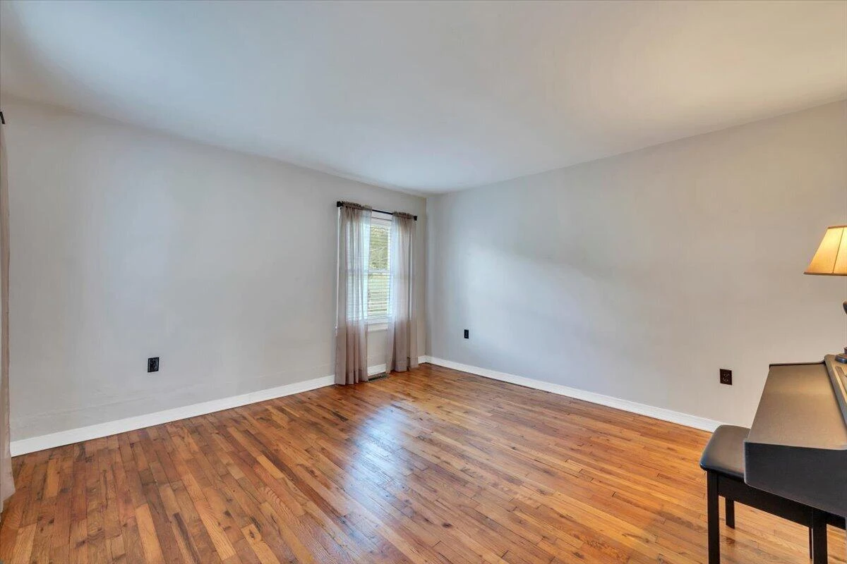 105 Lacey LN - Photo 4