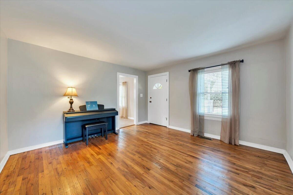 105 Lacey LN - Photo 6