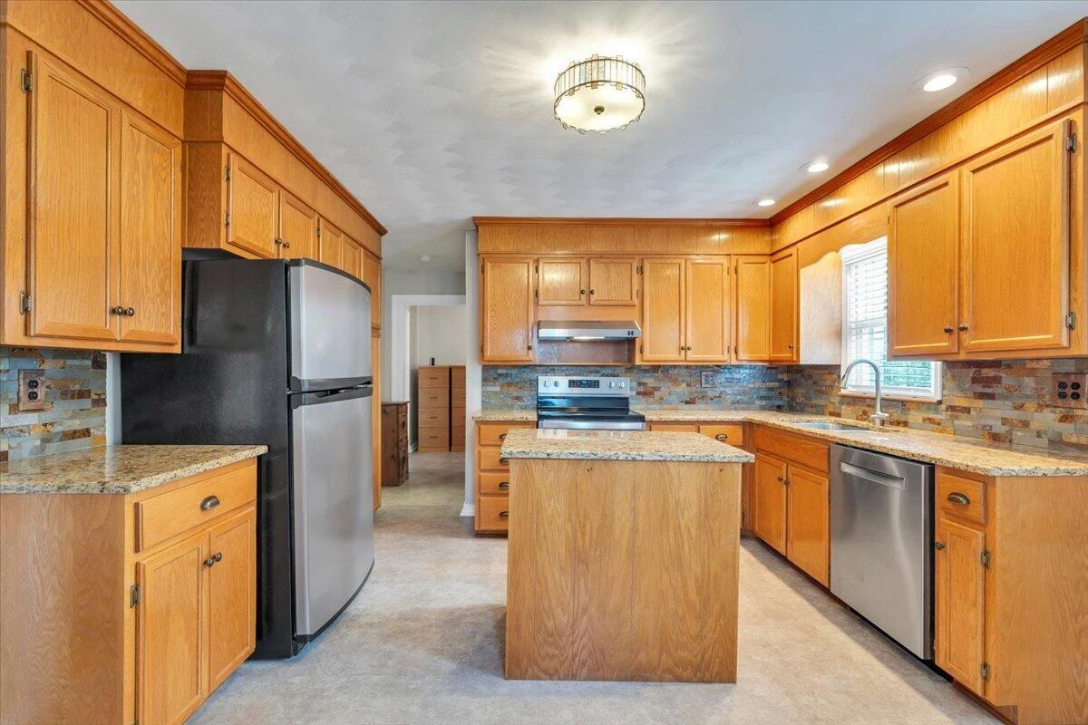 105 Lacey LN - Photo 8