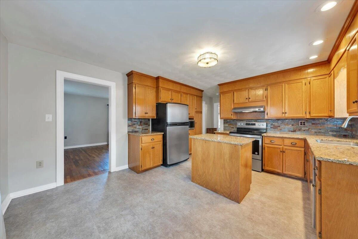 105 Lacey LN - Photo 9