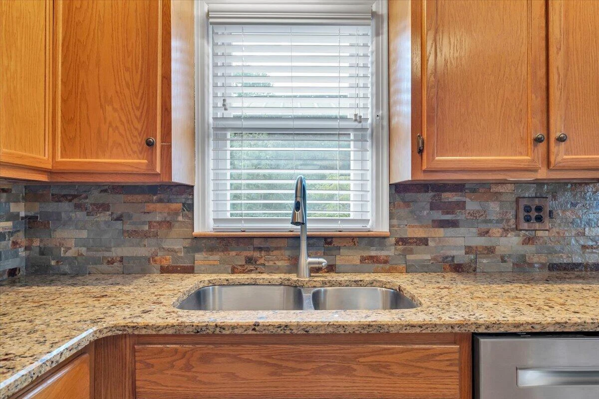 105 Lacey LN - Photo 10
